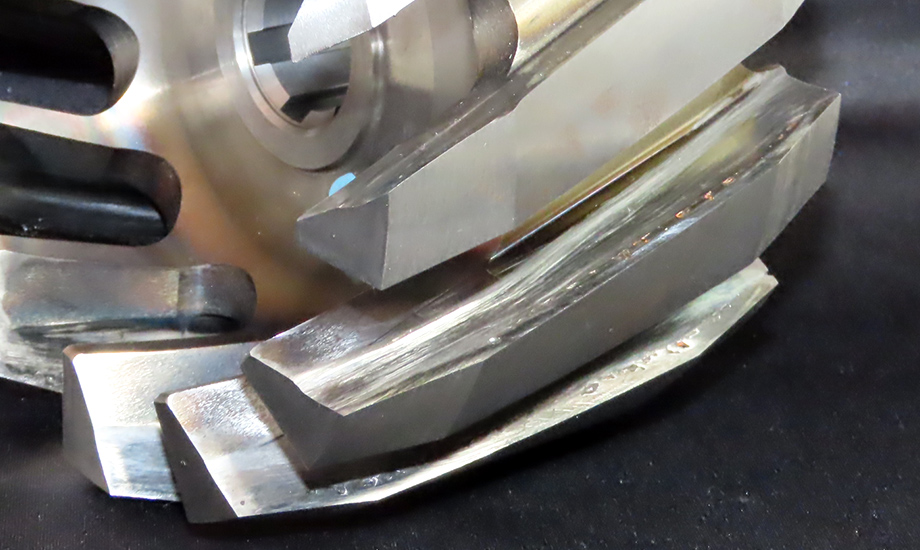 鋳造溶接法で刃先の先端のみを高精度に硬化肉盛することができる