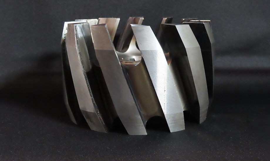 全体の高強度化と局部的耐摩耗性を高めた高機能性